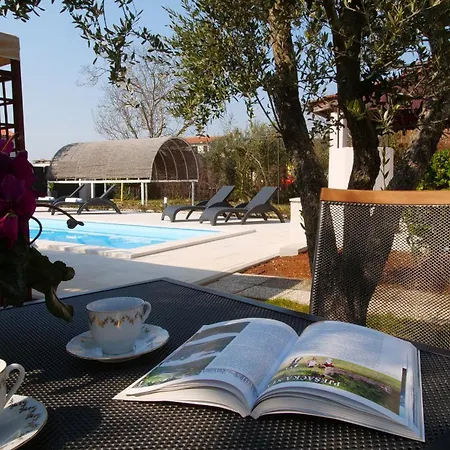 Grace Felice For 8 People With Private Pool & Only 2 Km From The Near Fazana Villa Valbandon