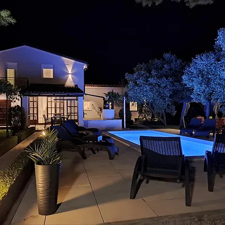 Βίλα Grace Felice For 8 People With Private Pool & Only 2 Km From The Near Fazana *