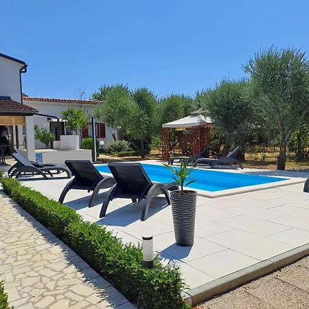 Grace Felice For 8 People With Private Pool & Only 2 Km From The Near Fazana *