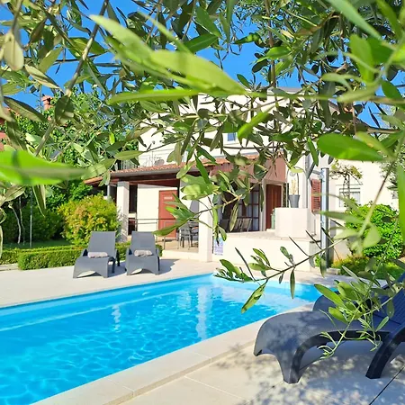 Villa Grace Felice For 8 People With Private Pool & Only 2 Km From The Near Fazana Valbandon