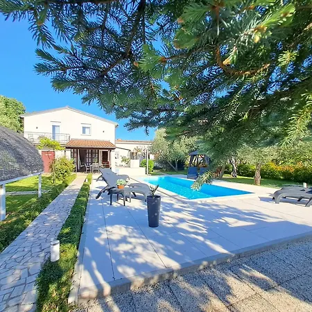 Grace Felice For 8 People With Private Pool & Only 2 Km From The Near Fazana Valbandon