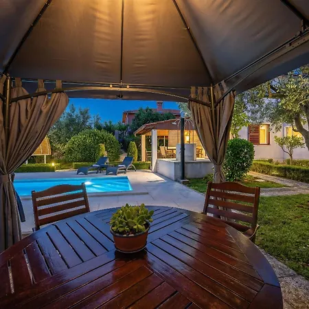 Villa Grace Felice For 8 People With Private Pool & Only 2 Km From The Near Fazana