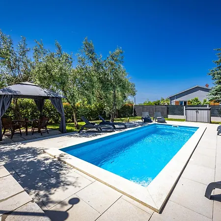 Grace Felice For 8 People With Private Pool & Only 2 Km From The Near Fazana *