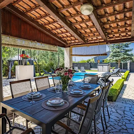 Grace Felice For 8 People With Private Pool & Only 2 Km From The Near Fazana *