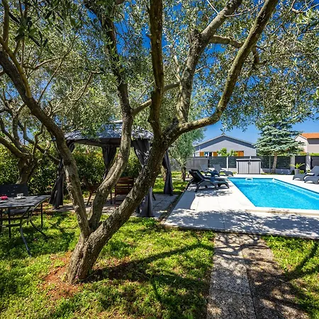 Villa Grace Felice For 8 People With Private Pool & Only 2 Km From The Near Fazana *