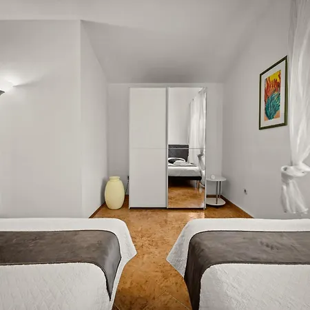 Grace Felice For 8 People With Private Pool & Only 2 Km From The Near Fazana Villa
