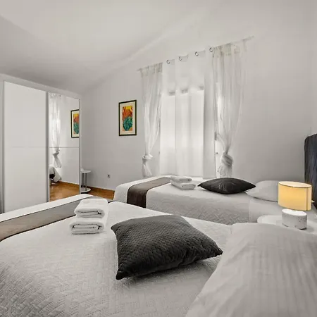 Villa Grace Felice For 8 People With Private Pool & Only 2 Km From The Near Fazana