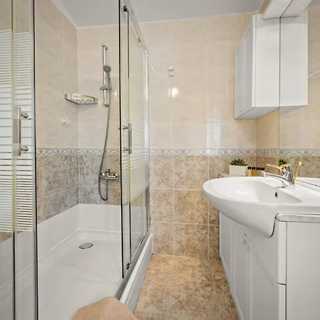 Grace Felice For 8 People With Private Pool & Only 2 Km From The Near Fazana Villa Valbandon