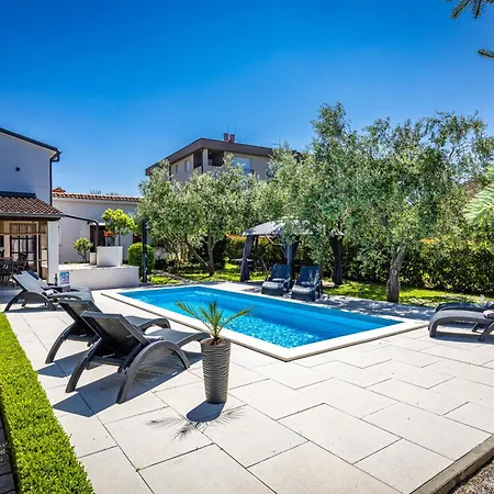 Villa Grace Felice For 8 People With Private Pool & Only 2 Km From The Near Fazana *