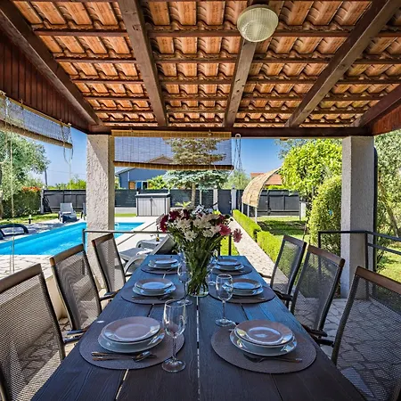 Villa Grace Felice For 8 People With Private Pool & Only 2 Km From The Near Fazana Valbandon