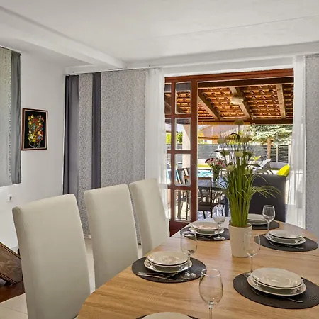 Grace Felice For 8 People With Private Pool & Only 2 Km From The Near Fazana Villa *
