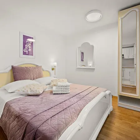 Grace Felice For 8 People With Private Pool & Only 2 Km From The Near Fazana Villa *