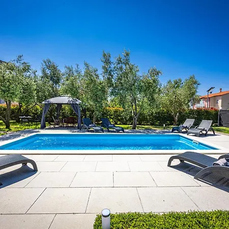 Villa Grace Felice For 8 People With Private Pool & Only 2 Km From The Near Fazana Valbandon