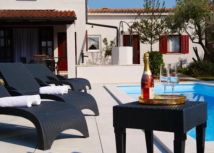 Villa Grace Felice For 8 People With Private Pool & Only 2 Km From The Near Fazana *