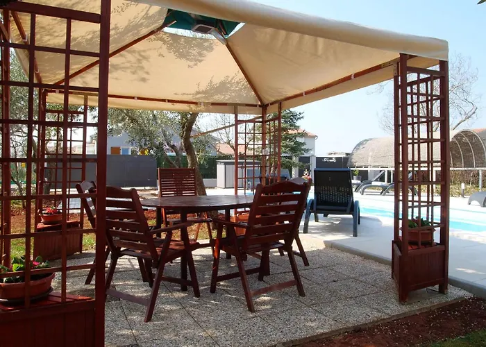 Grace Felice For 8 People With Private Pool & Only 2 Km From The Near Fazana Villa