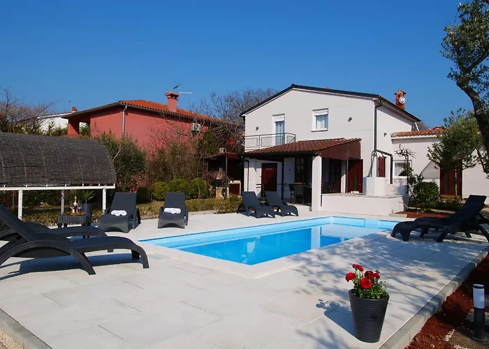 Villa Grace Felice For 8 People With Private Pool & Only 2 Km From The Near Fazana