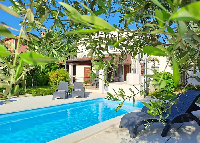 Villa Grace Felice For 8 People With Private Pool & Only 2 Km From The Near Fazana Valbandon