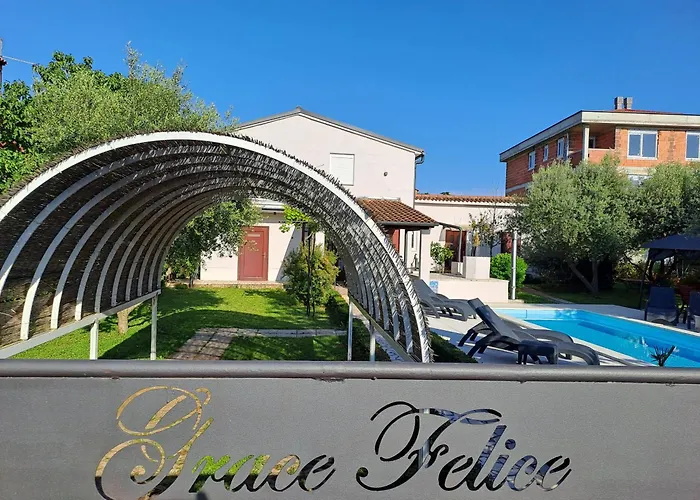 Villa Grace Felice For 8 People With Private Pool & Only 2 Km From The Near Fazana Valbandon